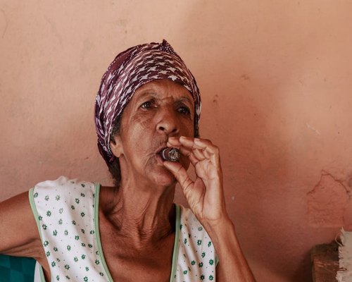 Person experiencing energy levels and analyzing lifestyle habits